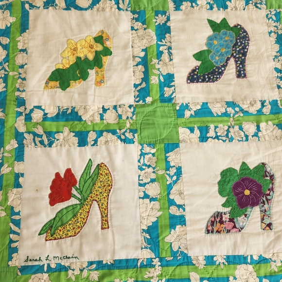 Vintage quilt, 88x73, high heel theme - Picture 2 of 6